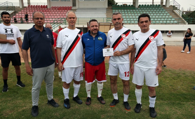 Meclis Futbol Takımı ile Mağusa Masterleri Çetin Şah için oynadı