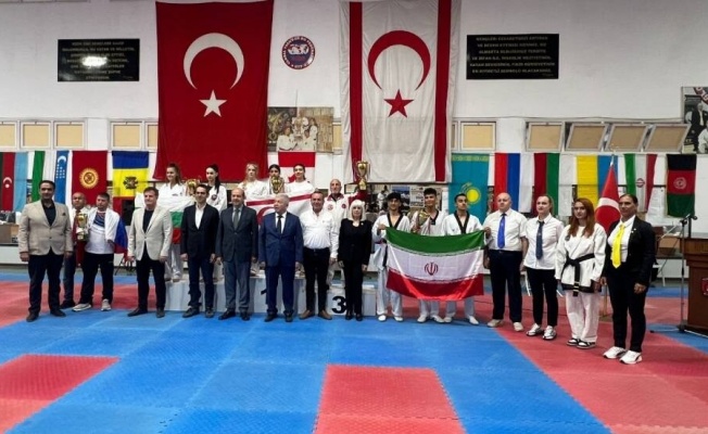 Uluslararası Taekwondo Şampiyonası'nda kupalar Tatar ve Üstel'den"