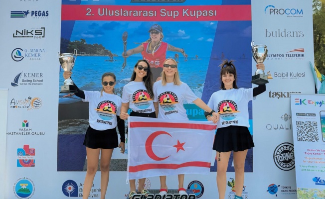 Uluslararası Sup Cup Kemer yarışında KKTC bayrağı