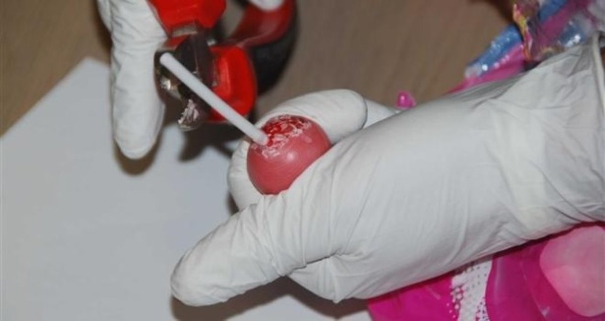 Limasol’da bin 440 adet hintkeneviri içerikli lolipop ele geçirildi