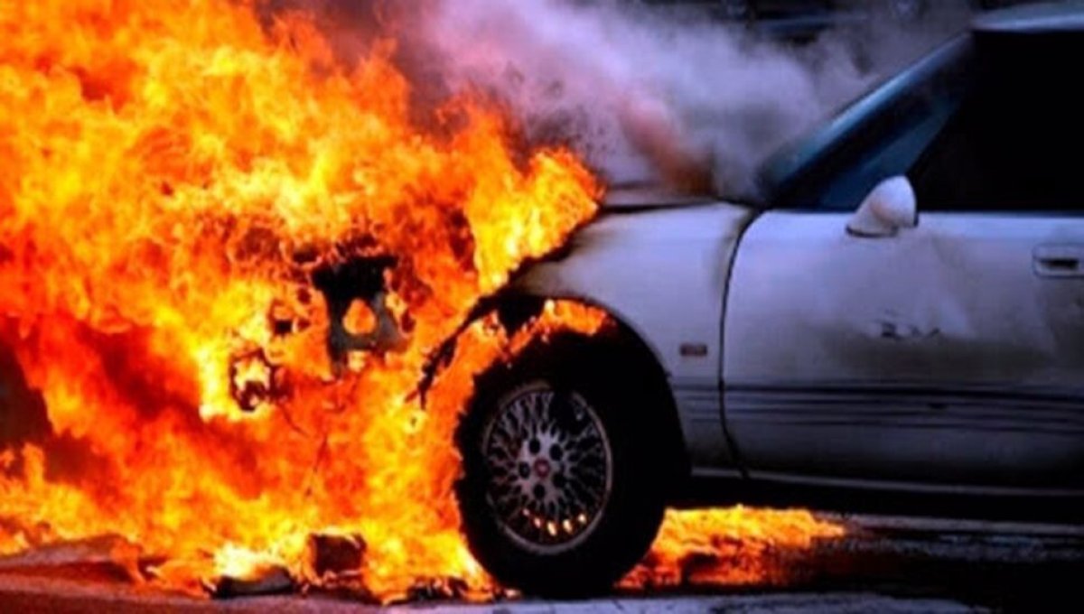 Girne-Lefkoşa ana yolunda araç yangını