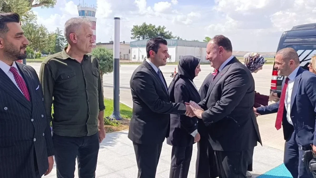 Cumhuriyet Meclisi Başkanı Ziya Öztürkler, bazı temaslarda bulunmak üzere Malatya’ya gitti