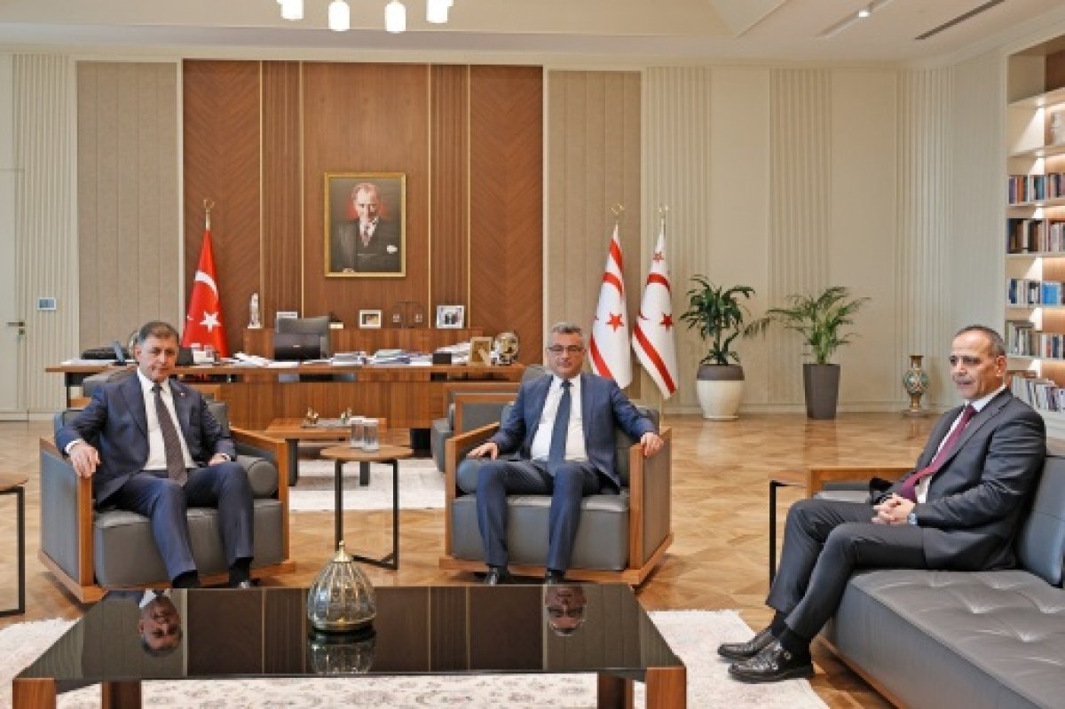 Erhürman, İzmir Büyükşehir Belediye Başkanı Tugay’ı kabul etti