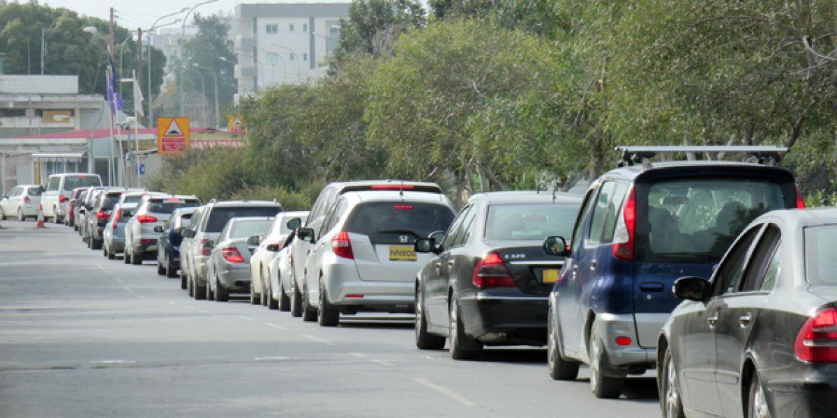 Güney Kıbrıs'ta, Kuzey'den geçen araçlara muayene yaptırılması davası reddedildi