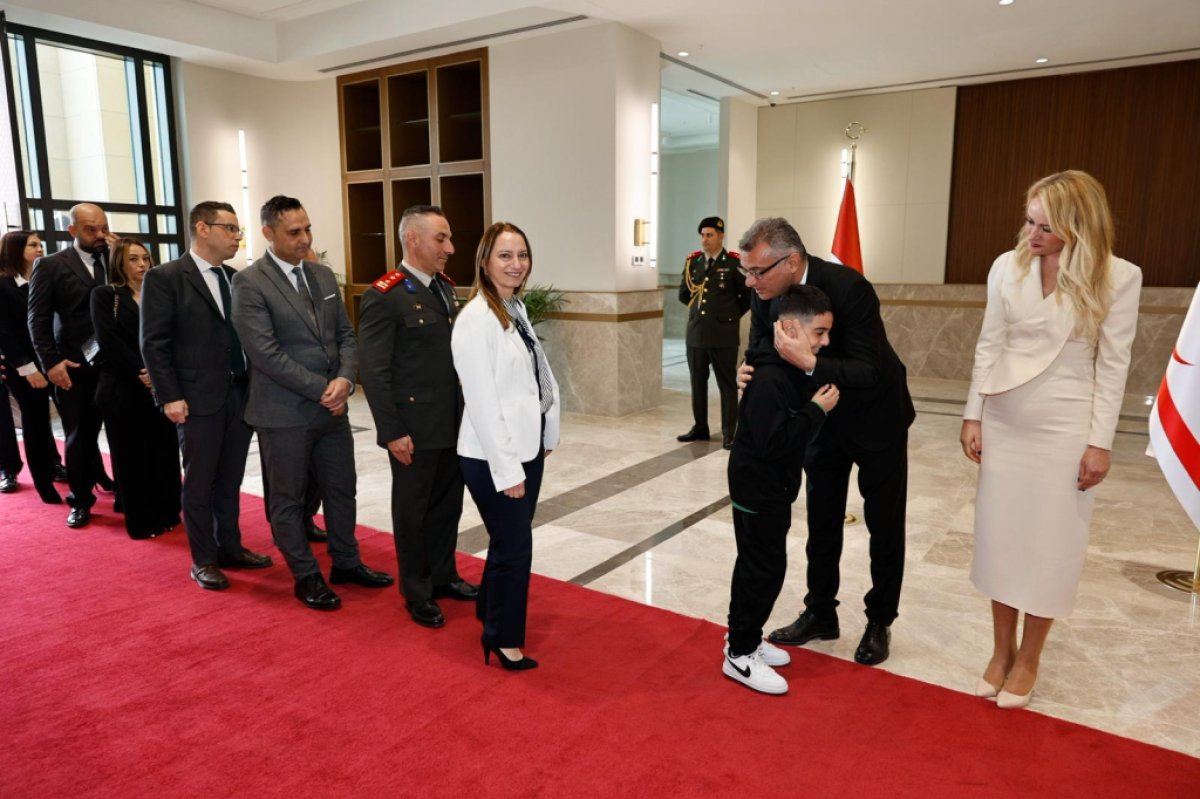 Cumhurbaşkanı Tufan Erhürman ve eşi Nilden Bektaş Erhürman halkla bayramlaştı