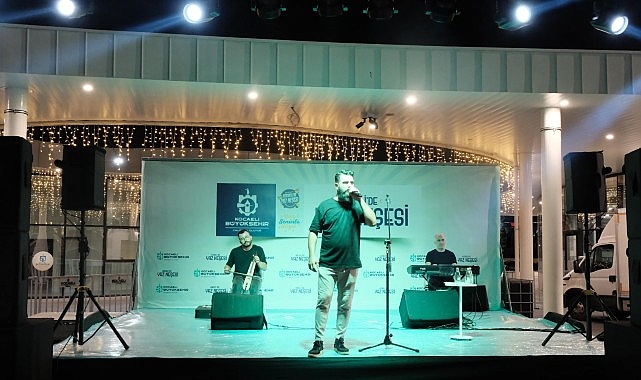 Karadeniz rüzgârı Milli İrade Meydanı'nda esti